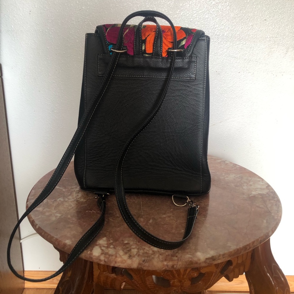 ⭐️ Sold ⭐️ Hand Embroidered backpack - Picture 4 of 10